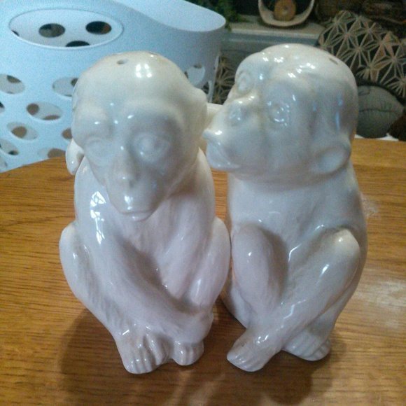 Fitz and Floyd Other - Adorable couple monkeys arm in arm Fitz and Floyd